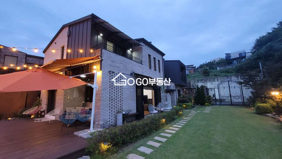 Exterior & Garden (외관과 정원)