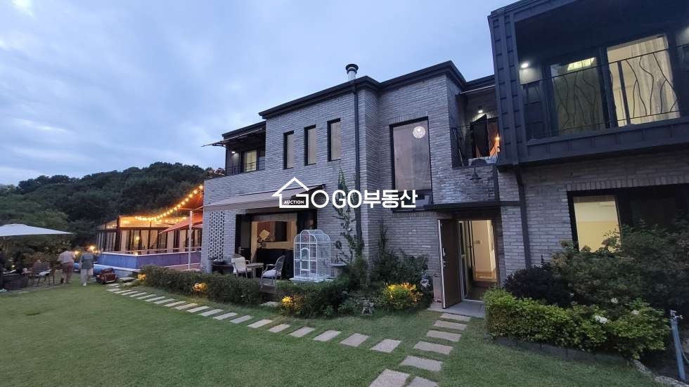 Exterior & Garden (외관과 정원)
